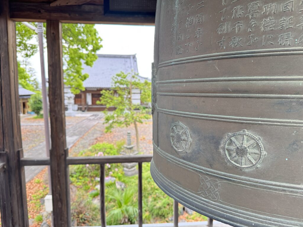南光寺 鐘楼と本堂