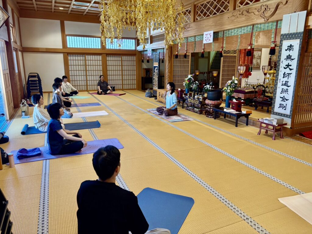 南光寺 朝ヨガと法話